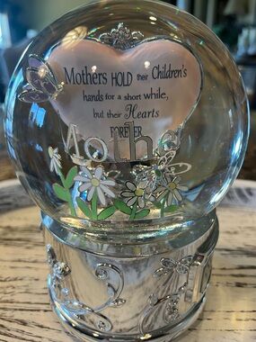 Mother Heart Floral Snow Globe - Pink Heart